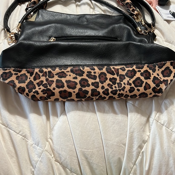 Black and leopard purse - Picture 9 of 12